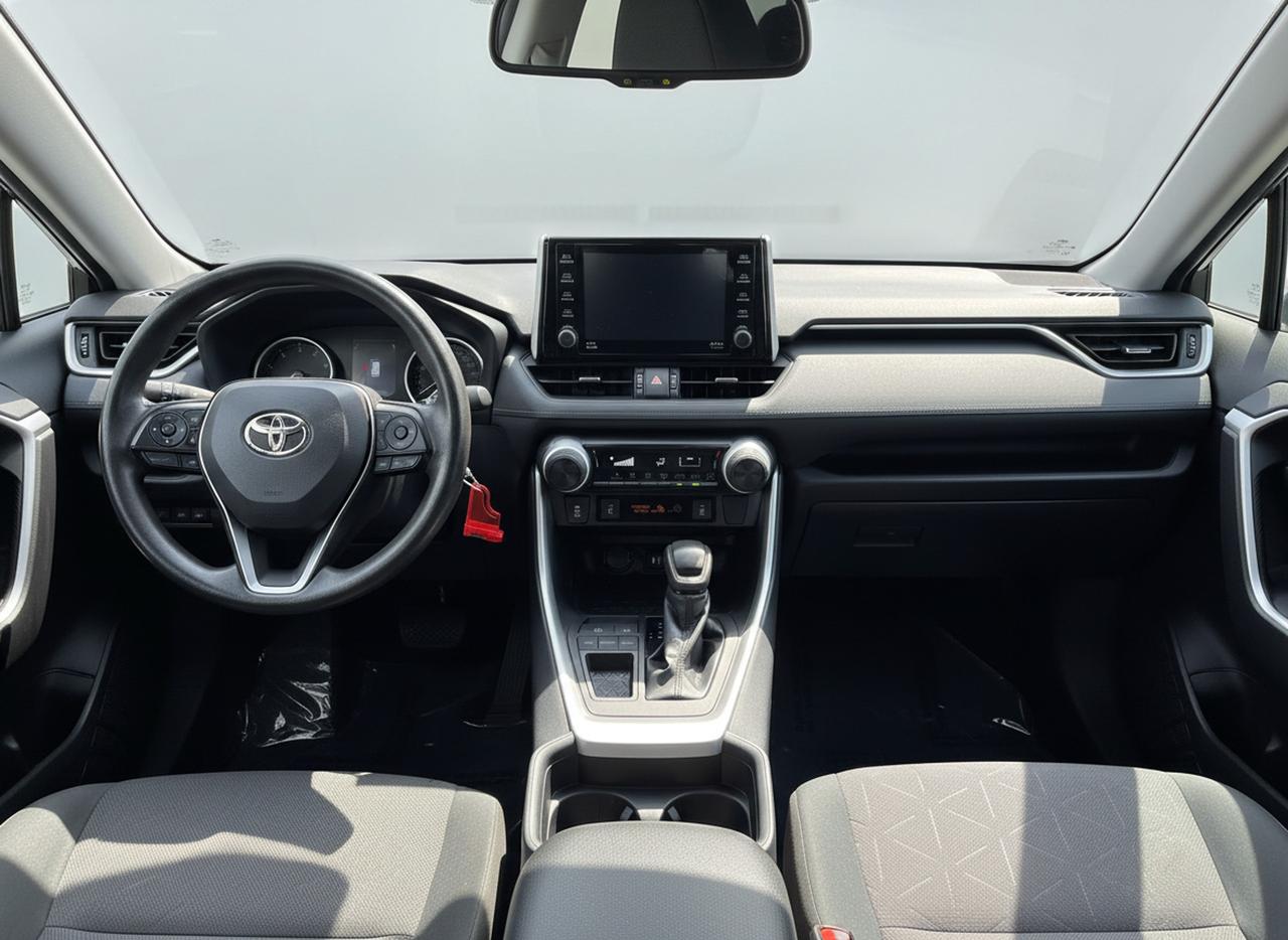 2019 Toyota RAV4 LE Photo