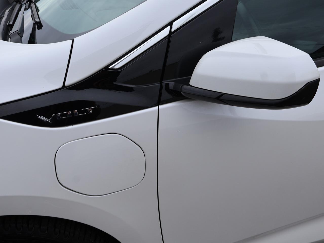 2017 Chevrolet Volt LT CERTIFIED *ACCIDENT FREE*1 OWNER* CAMERA BLUETOOTH HEATED SEATS CRUISE ALLOYS Photo