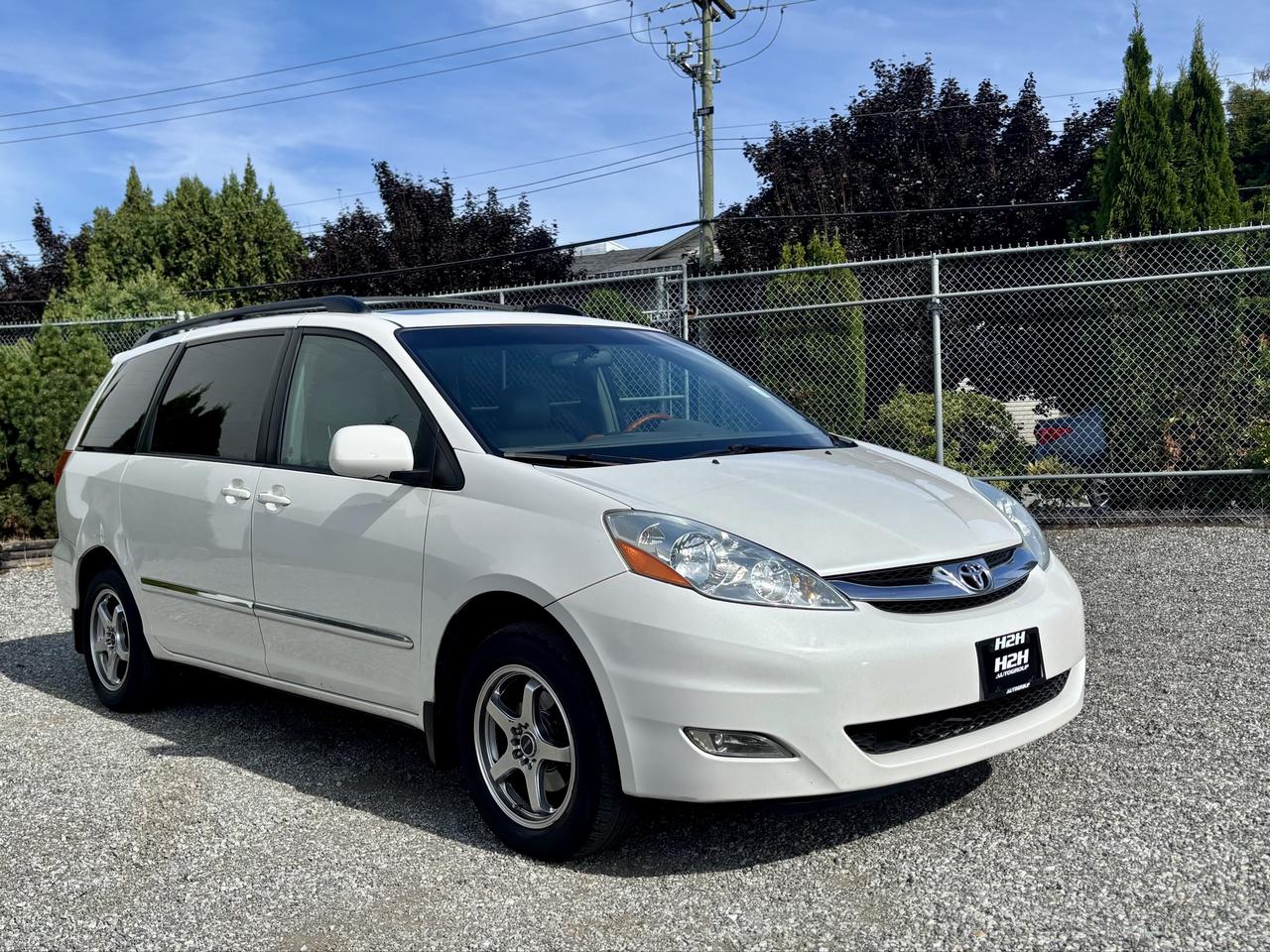 2006 Toyota Sienna FINANCING AVAILABLE Photo3