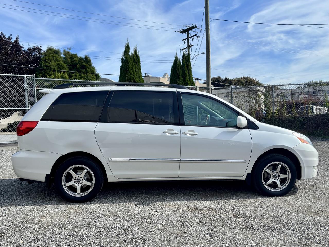 2006 Toyota Sienna FINANCING AVAILABLE Photo4