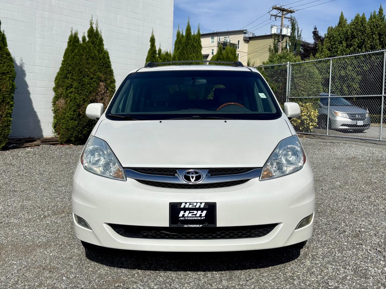 2006 Toyota Sienna FINANCING AVAILABLE Photo2