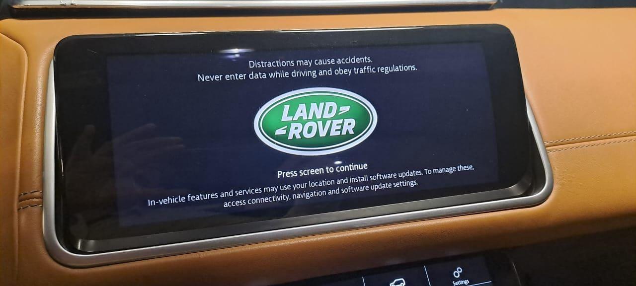 2019 Land Rover Range Rover Velar D180 R-Dynamic SE Photo