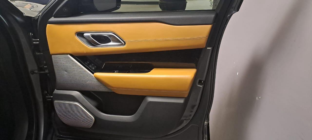 2019 Land Rover Range Rover Velar D180 R-Dynamic SE Photo