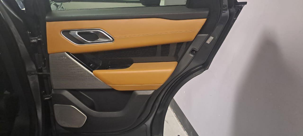 2019 Land Rover Range Rover Velar D180 R-Dynamic SE Photo