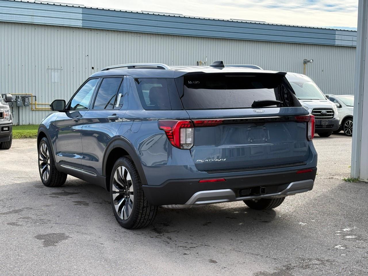 2027 Ford Explorer Platinum 4WD Photo