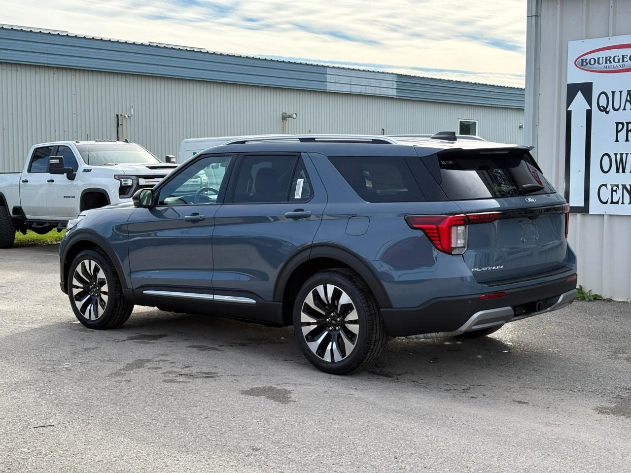 2027 Ford Explorer Platinum 4WD Photo