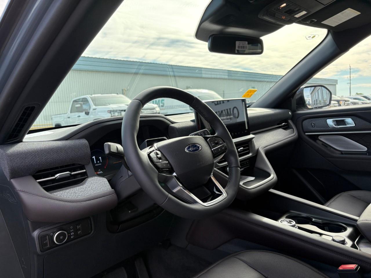 2027 Ford Explorer Platinum 4WD Photo