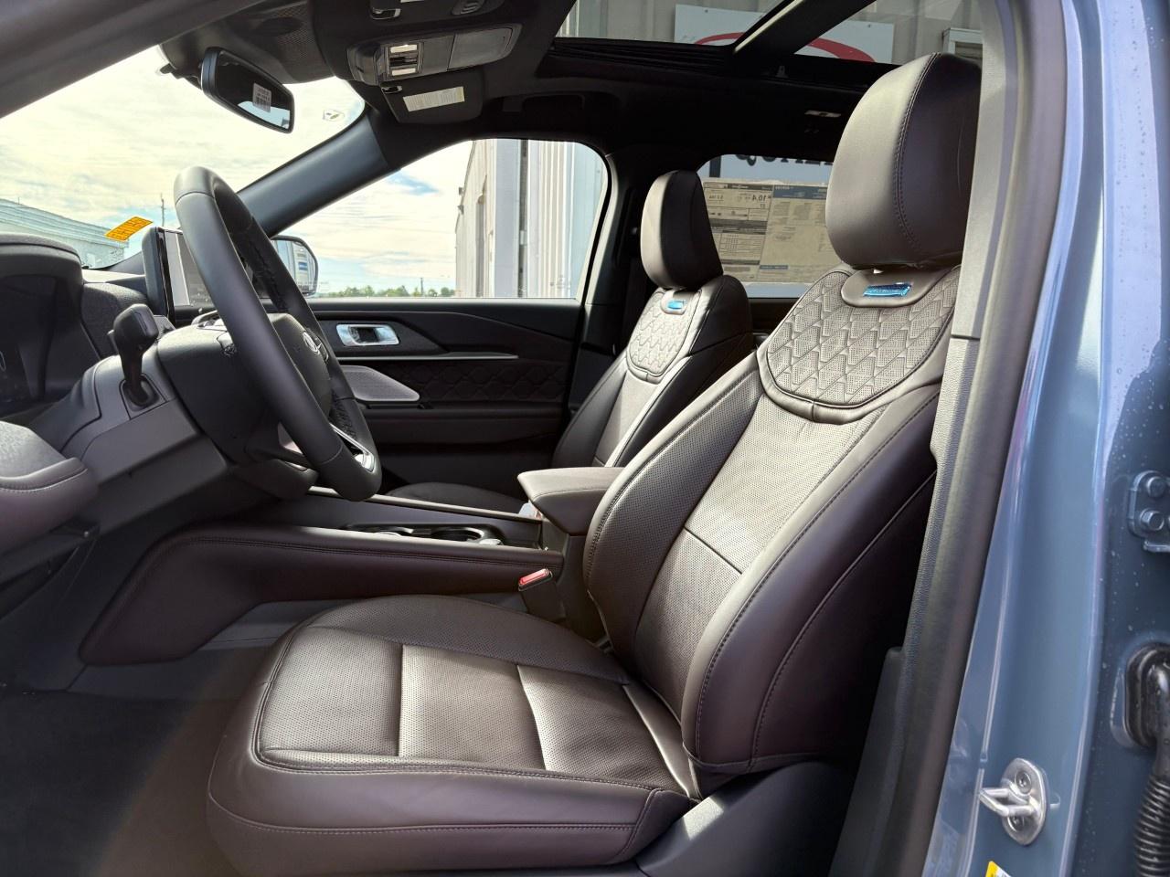2027 Ford Explorer Platinum 4WD Photo