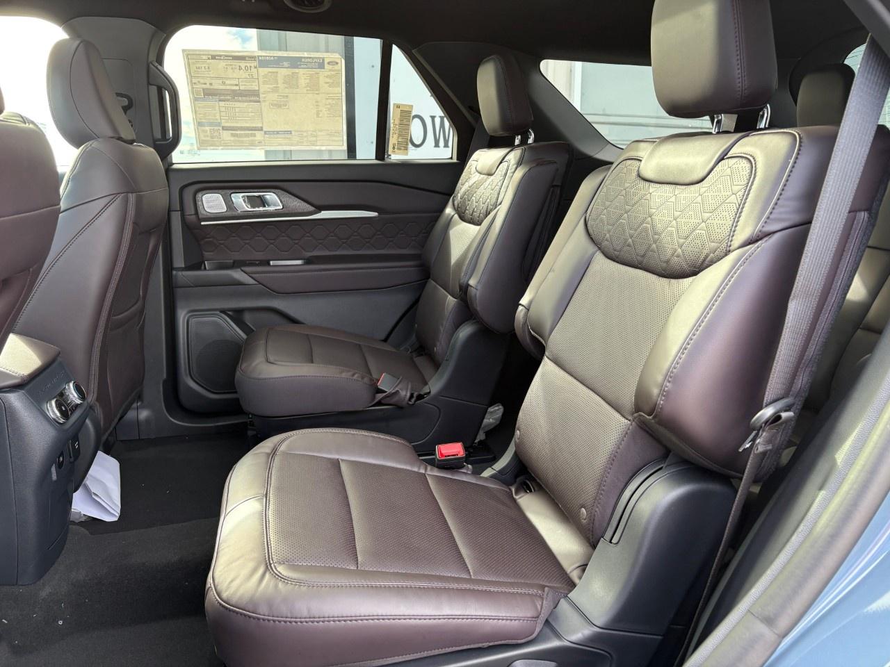 2027 Ford Explorer Platinum 4WD Photo