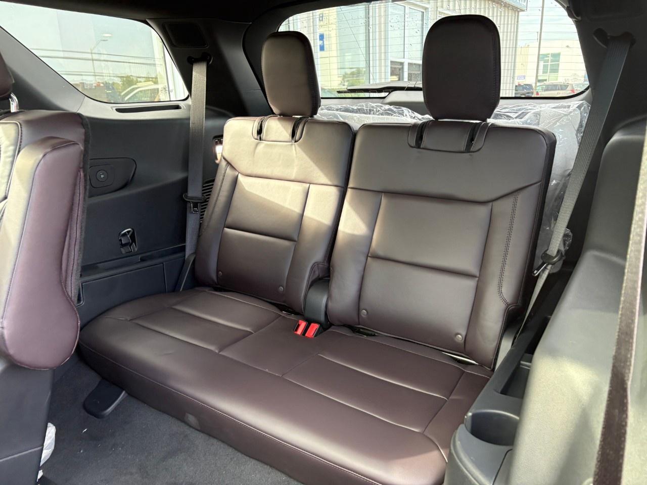 2027 Ford Explorer Platinum 4WD Photo
