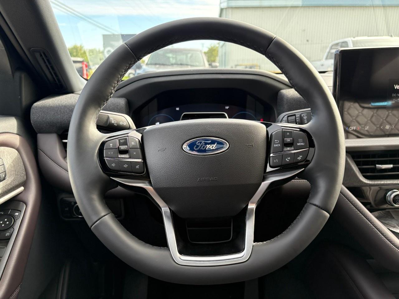 2027 Ford Explorer Platinum 4WD Photo