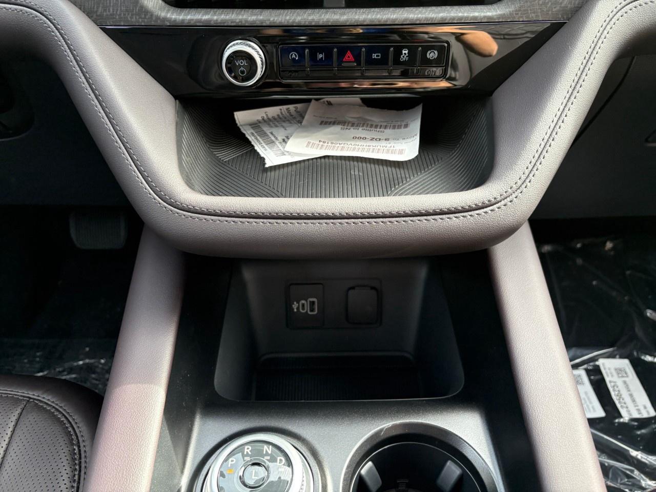 2027 Ford Explorer Platinum 4WD Photo