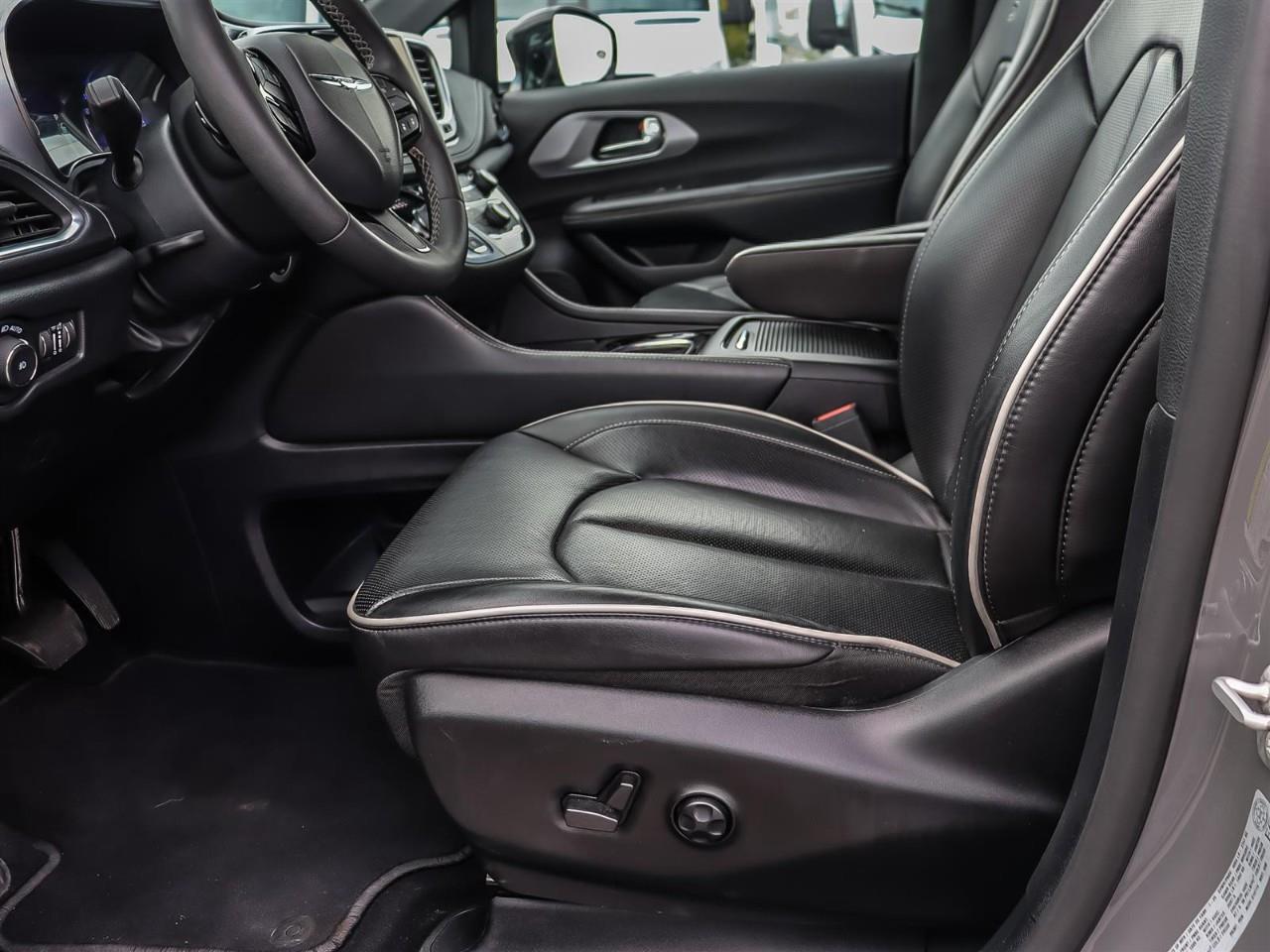 2025 Chrysler Pacifica Limited Power Sliding Doors | Leather | Black Pkg. | Alloy | Photo