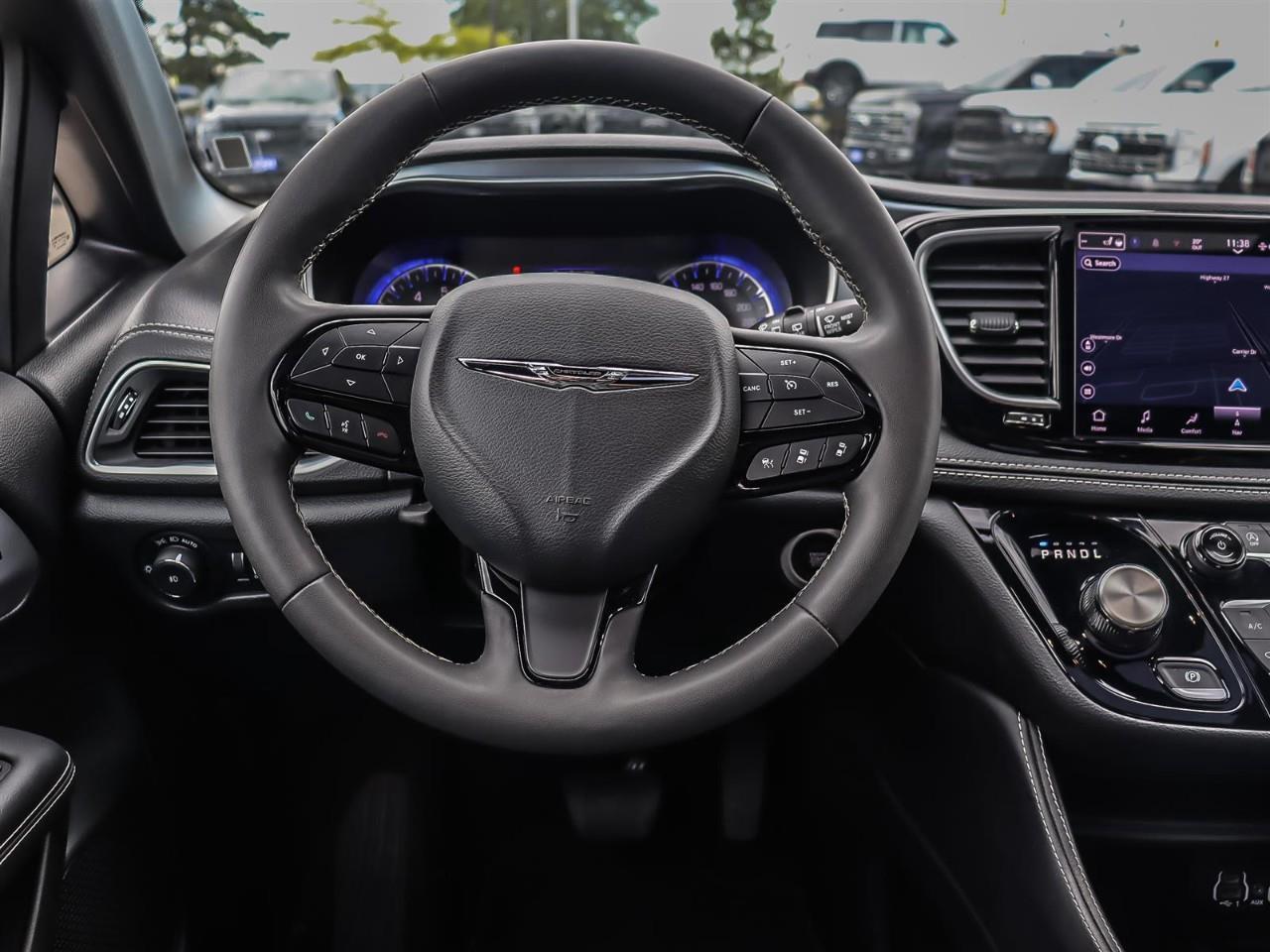 2025 Chrysler Pacifica Limited Power Sliding Doors | Leather | Black Pkg. | Alloy | Photo