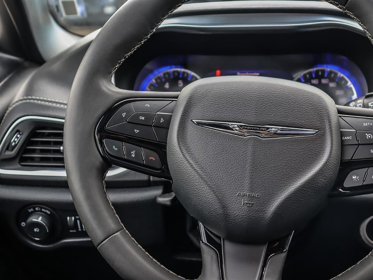 2025 Chrysler Pacifica Limited Power Sliding Doors | Leather | Black Pkg. | Alloy | Photo