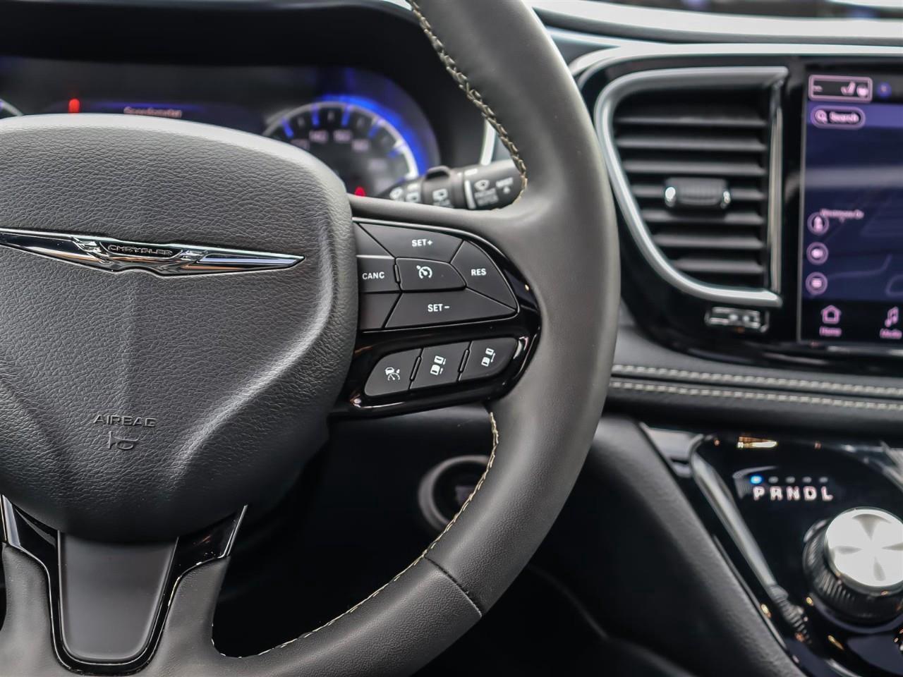 2025 Chrysler Pacifica Limited Power Sliding Doors | Leather | Black Pkg. | Alloy | Photo