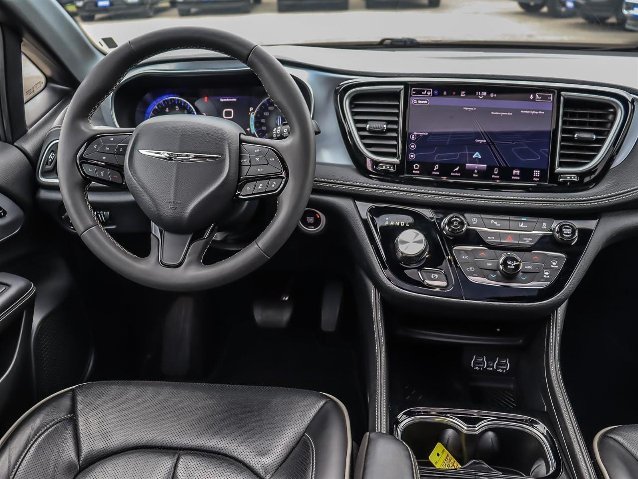 2025 Chrysler Pacifica Limited Power Sliding Doors | Leather | Black Pkg. | Alloy | Photo
