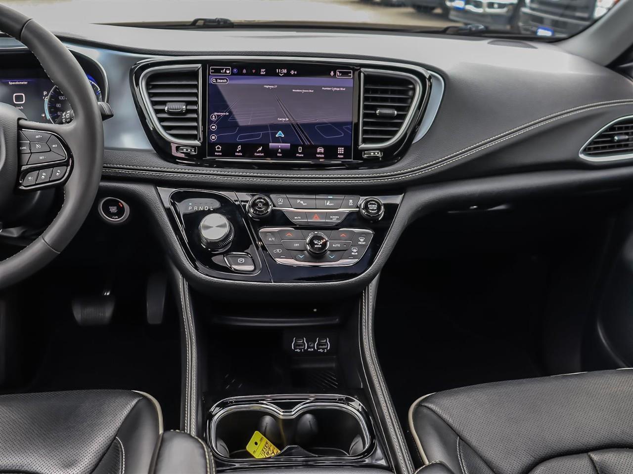 2025 Chrysler Pacifica Limited Power Sliding Doors | Leather | Black Pkg. | Alloy | Photo