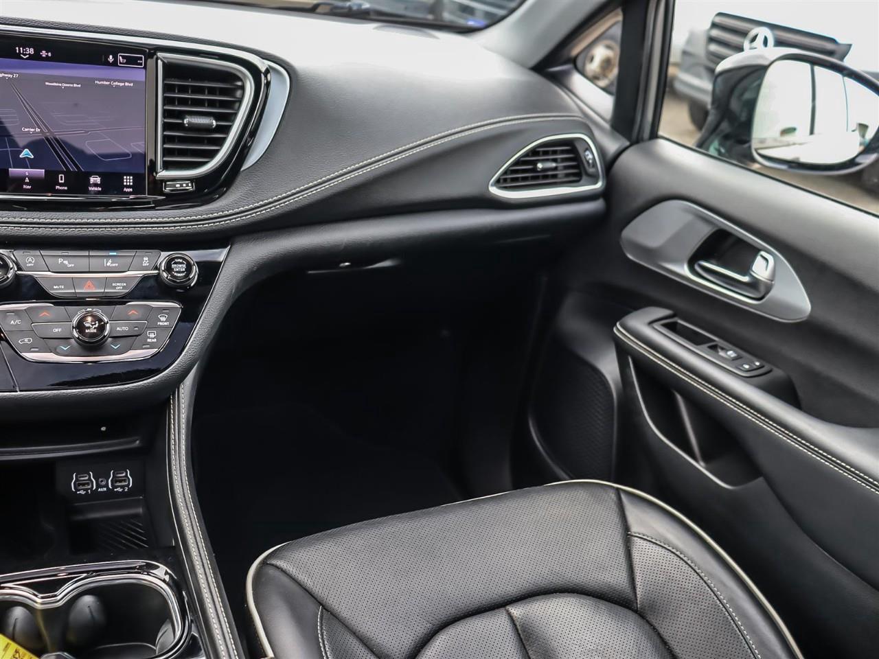 2025 Chrysler Pacifica Limited Power Sliding Doors | Leather | Black Pkg. | Alloy | Photo