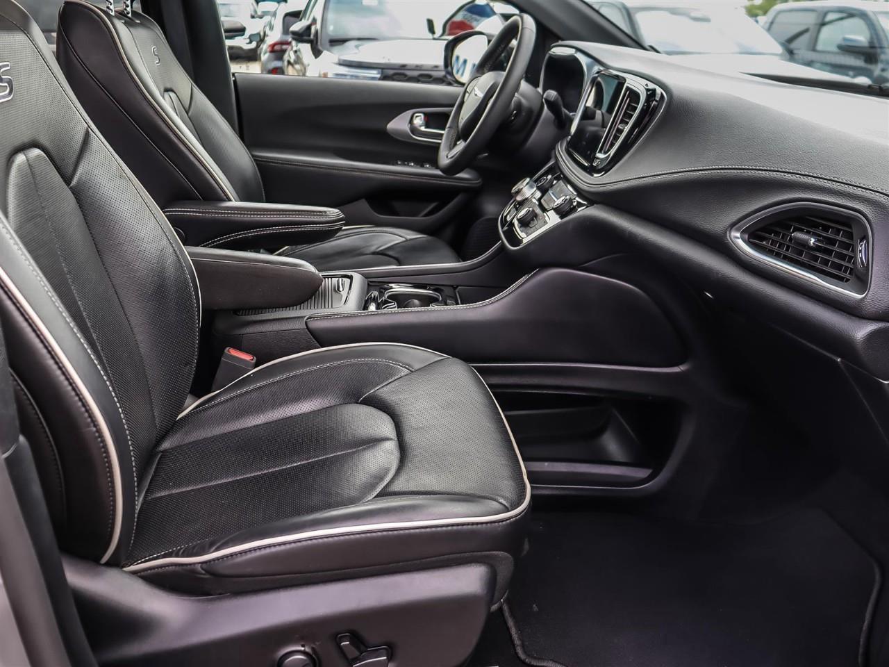 2025 Chrysler Pacifica Limited Power Sliding Doors | Leather | Black Pkg. | Alloy | Photo