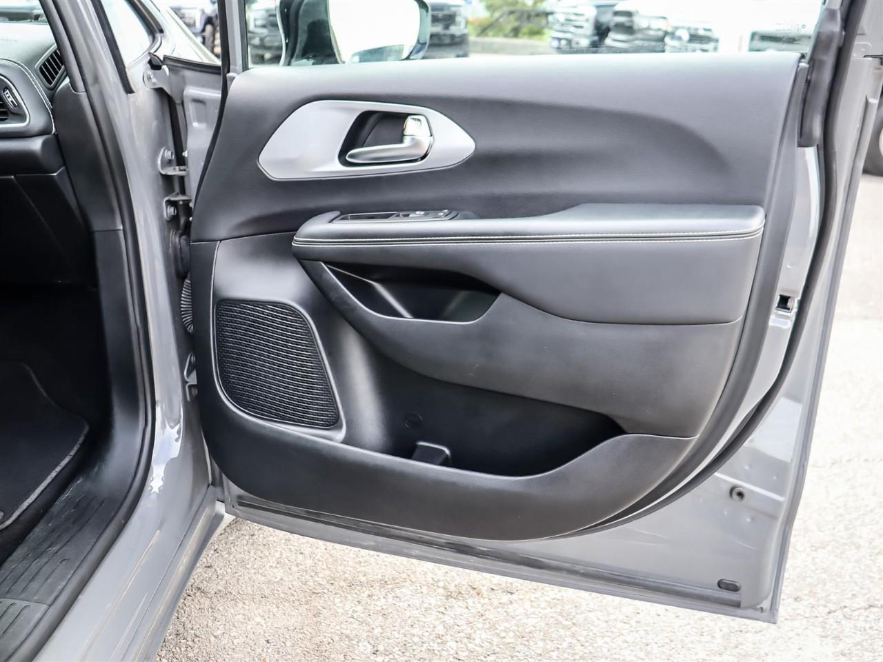 2025 Chrysler Pacifica Limited Power Sliding Doors | Leather | Black Pkg. | Alloy | Photo