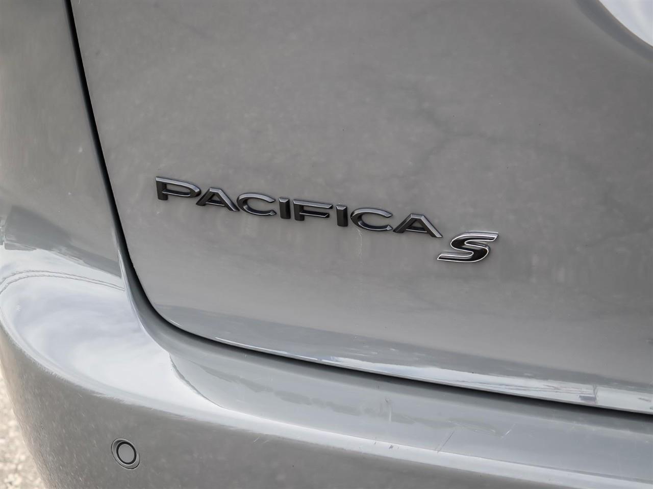 2025 Chrysler Pacifica Limited Power Sliding Doors | Leather | Black Pkg. | Alloy | Photo