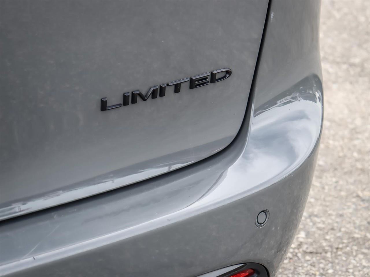 2025 Chrysler Pacifica Limited Power Sliding Doors | Leather | Black Pkg. | Alloy | Photo