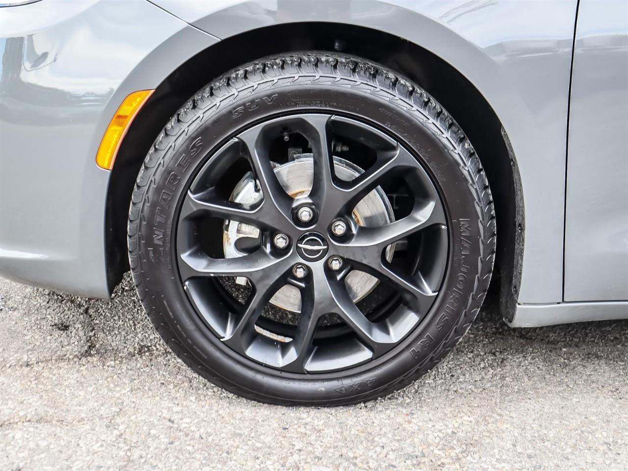 2025 Chrysler Pacifica Limited Power Sliding Doors | Leather | Black Pkg. | Alloy | Photo