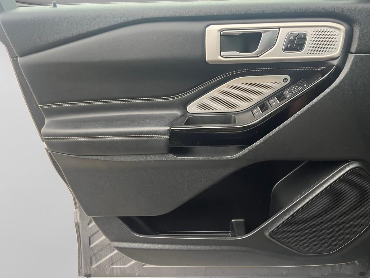 2021 Ford Explorer XLT Remote Start | 20 Alloy Wheels | Panoramic Twin-Panel Moonroof Photo