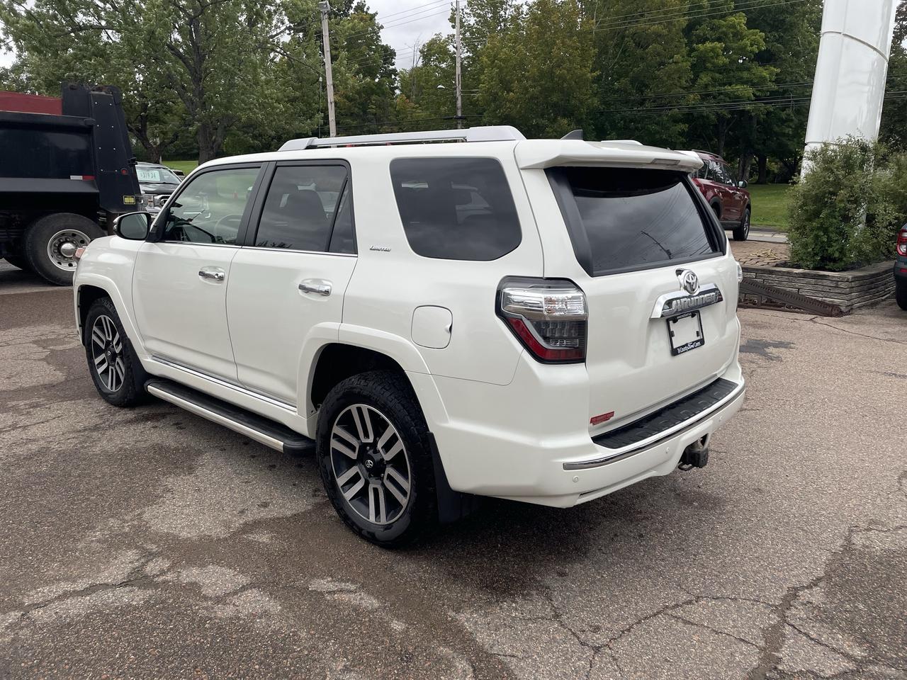 2018 Toyota 4Runner BASE Photo4