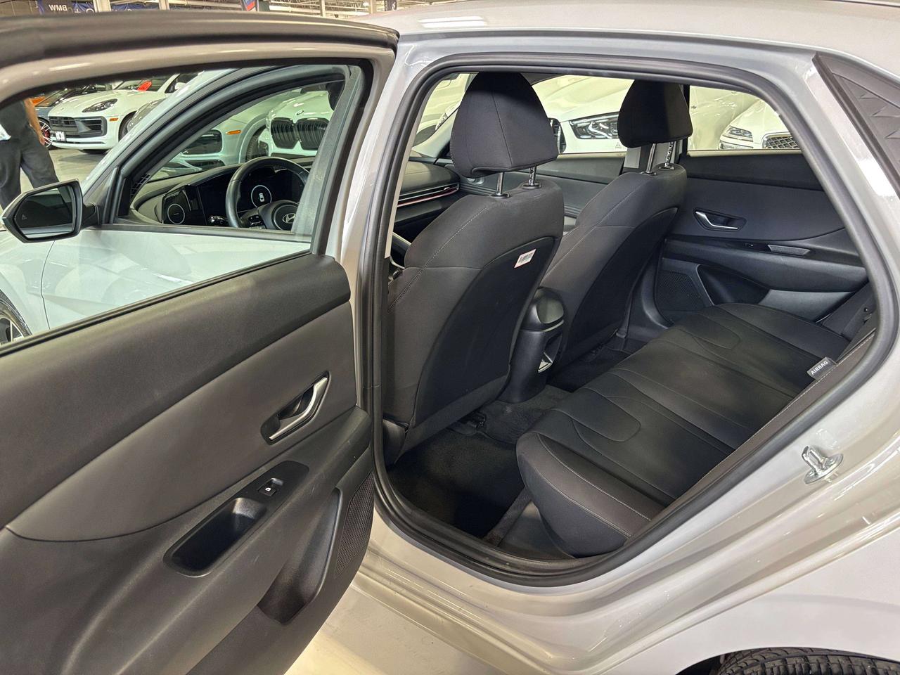 2025 Hyundai Elantra Preferred|NAV|SUNROOF|ALLOYS|AMBIENT|HEATEDSEATS|+ Photo