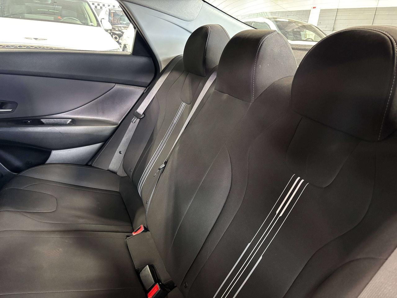 2025 Hyundai Elantra Preferred|NAV|SUNROOF|ALLOYS|AMBIENT|HEATEDSEATS|+ Photo