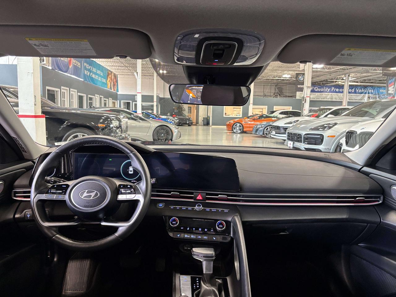 2025 Hyundai Elantra Preferred|NAV|SUNROOF|ALLOYS|AMBIENT|HEATEDSEATS|+ Photo