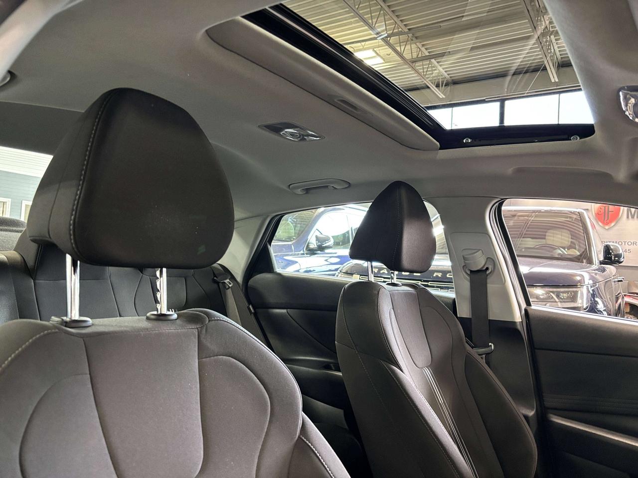 2025 Hyundai Elantra Preferred|NAV|SUNROOF|ALLOYS|AMBIENT|HEATEDSEATS|+ Photo