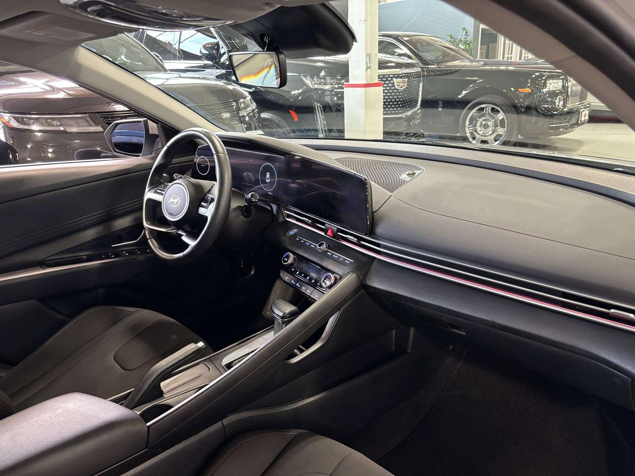 2025 Hyundai Elantra Preferred|NAV|SUNROOF|ALLOYS|AMBIENT|HEATEDSEATS|+ Photo