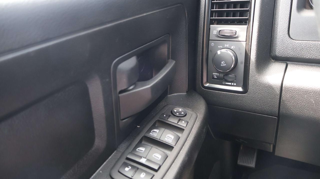 2023 RAM 1500 Express | HEMI V8 | Heated Seats Photo