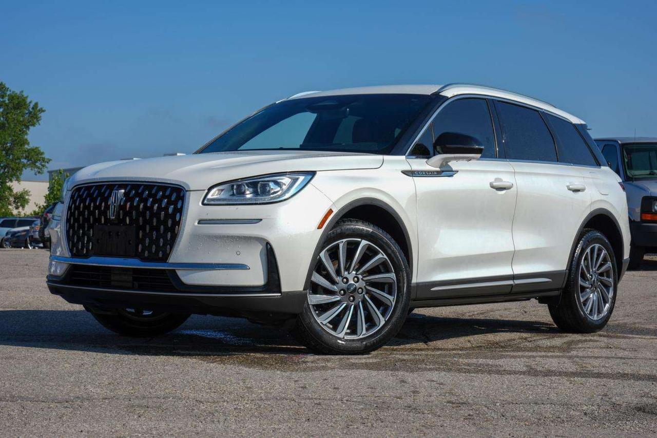 2023 Lincoln Corsair RESERVE ALL WHEEL DRIVE WITH RED INTERIOR! Photo1
