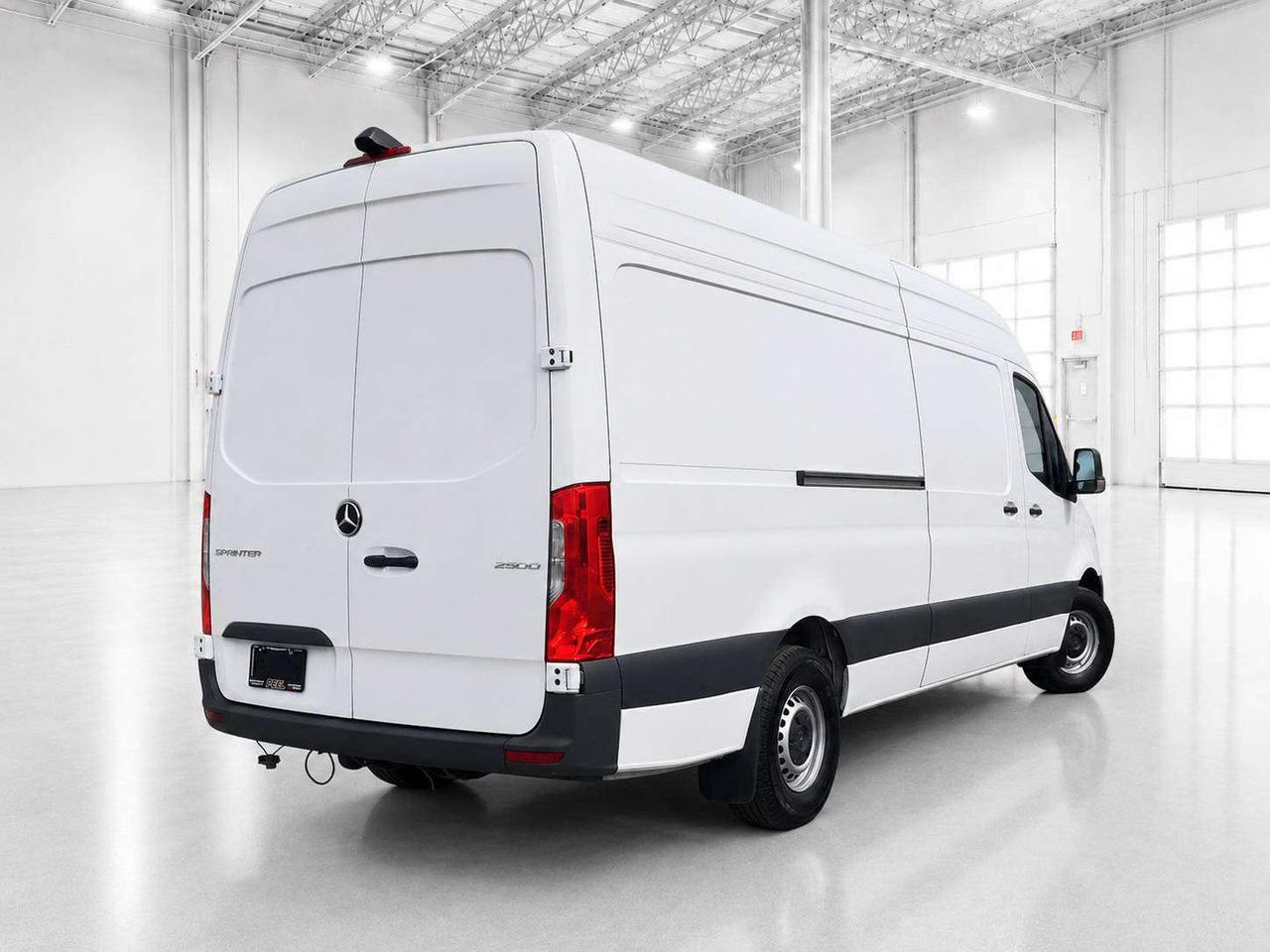2025 Mercedes-Benz Sprinter High Roof 170" WB Diesel | No Cargo Partition |RWD Photo4