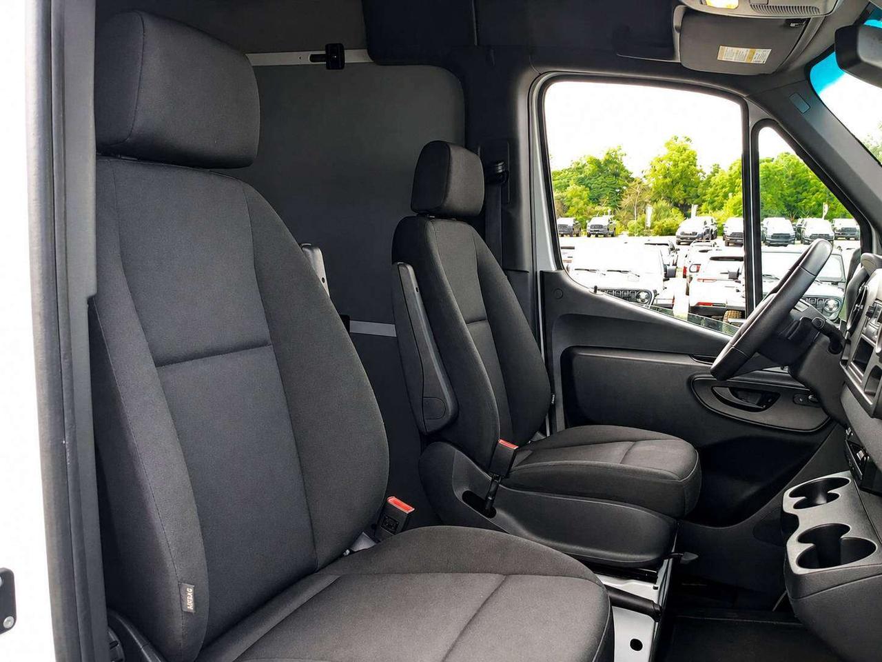 2025 Mercedes-Benz Sprinter High Roof 170" WB Diesel | No Cargo Partition |RWD Photo