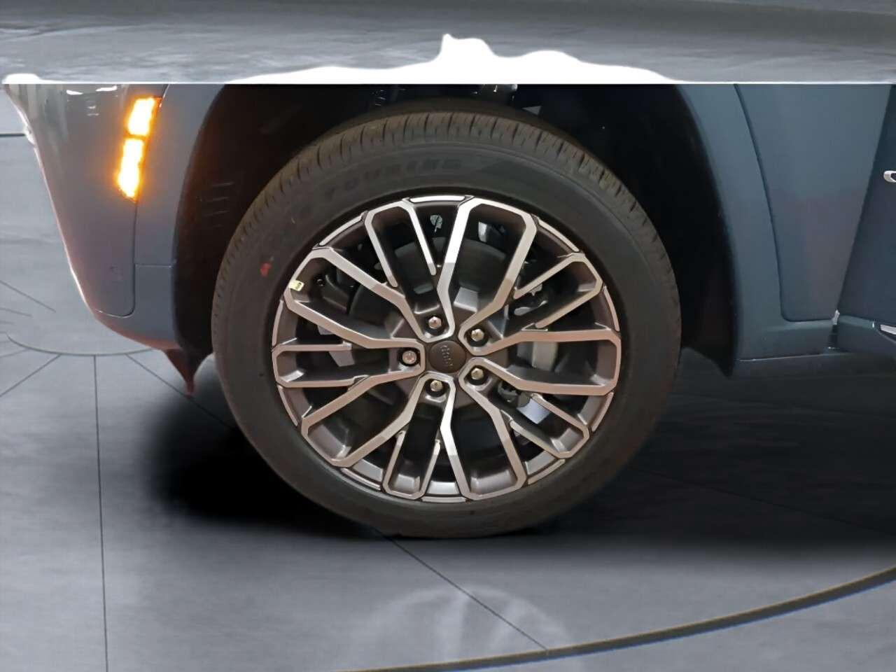 2026 Jeep Grand Cherokee Summit 4x4 Photo