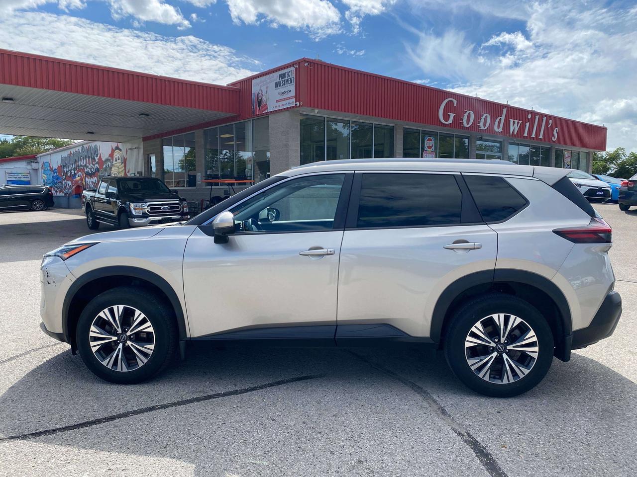 2023 Nissan Rogue SV MOONROOF, CLEAN CARFAX, AWD, REMOTE START! - Photo #5