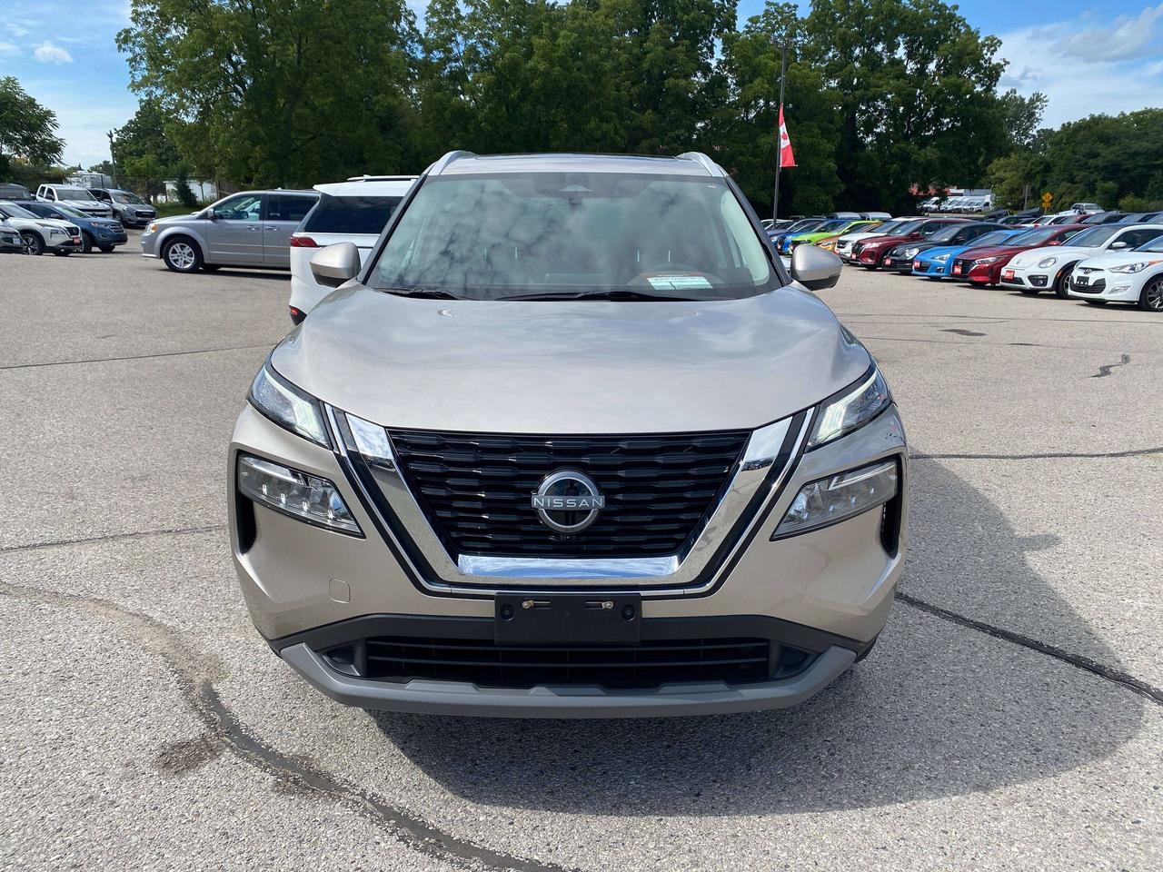 2023 Nissan Rogue SV MOONROOF, CLEAN CARFAX, AWD, REMOTE START! - Photo #3