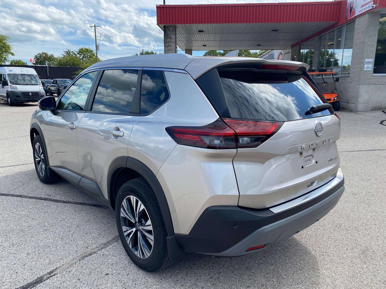 2023 Nissan Rogue SV MOONROOF, CLEAN CARFAX, AWD, REMOTE START! - Photo #6