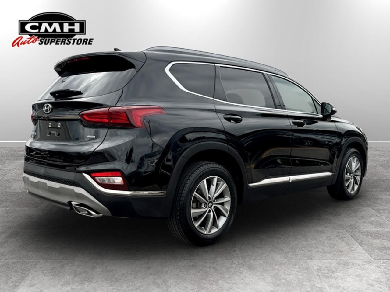 2019 Hyundai Santa Fe Preferred w/Dark Chrome Accent  *LOW KMS* Photo