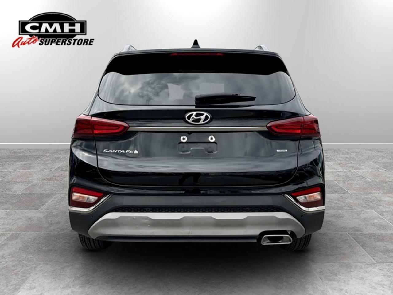 2019 Hyundai Santa Fe Preferred w/Dark Chrome Accent  *LOW KMS* Photo