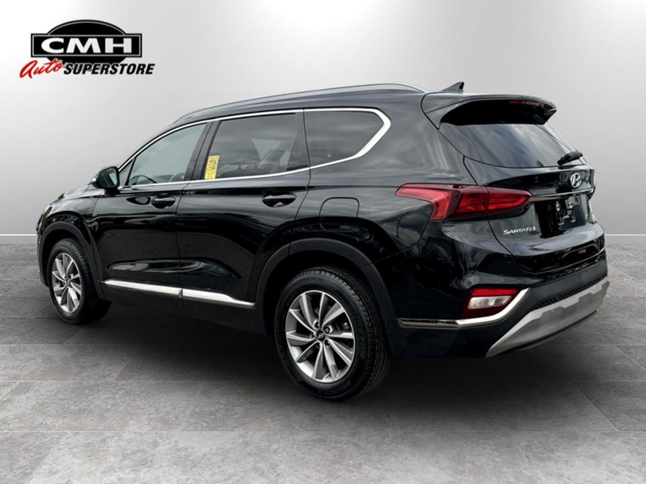 2019 Hyundai Santa Fe Preferred w/Dark Chrome Accent  *LOW KMS* Photo