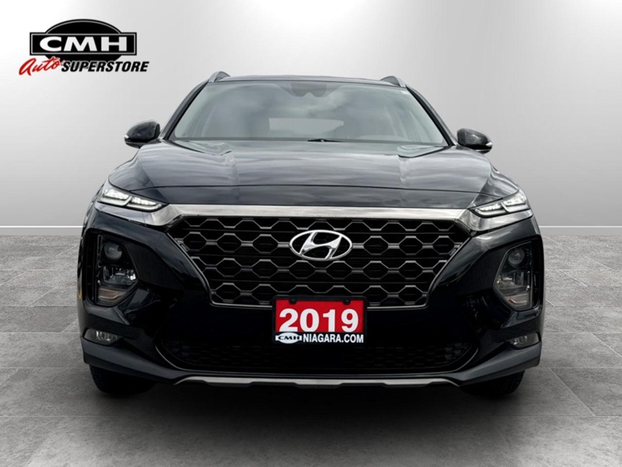 2019 Hyundai Santa Fe Preferred w/Dark Chrome Accent  *LOW KMS* Photo