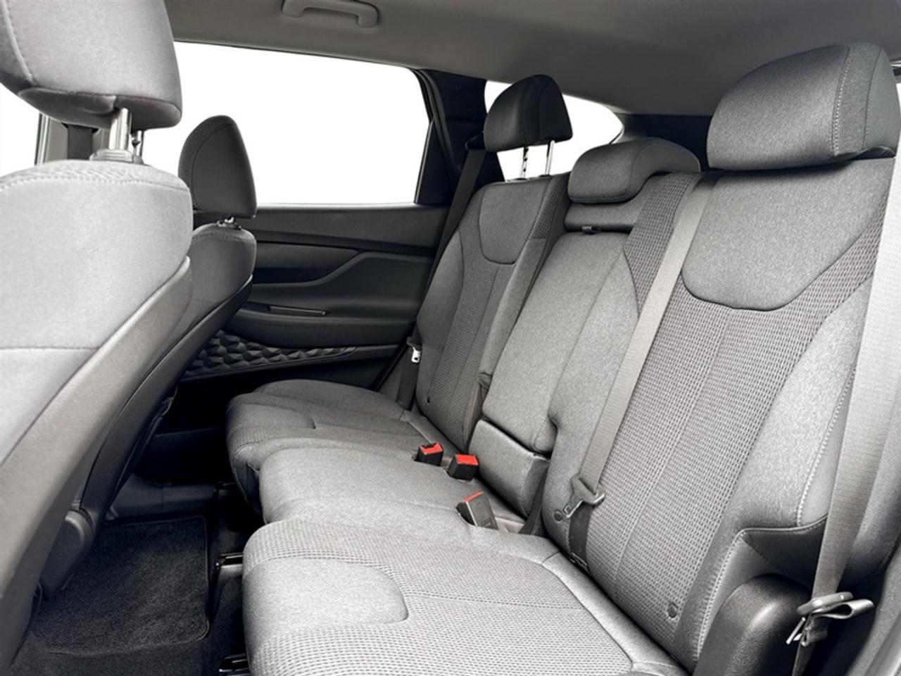 2019 Hyundai Santa Fe Preferred w/Dark Chrome Accent  *LOW KMS* Photo