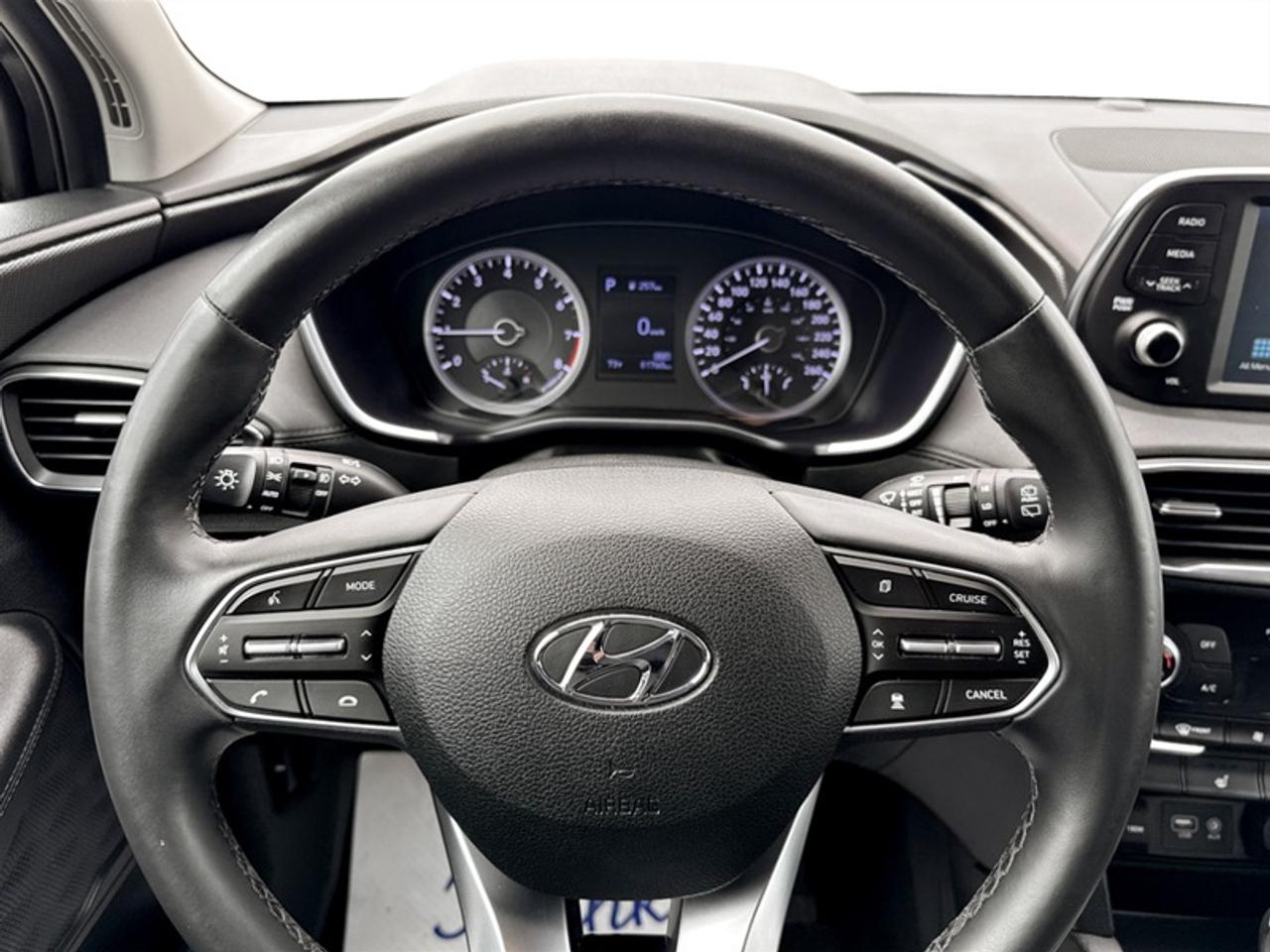 2019 Hyundai Santa Fe Preferred w/Dark Chrome Accent  *LOW KMS* Photo