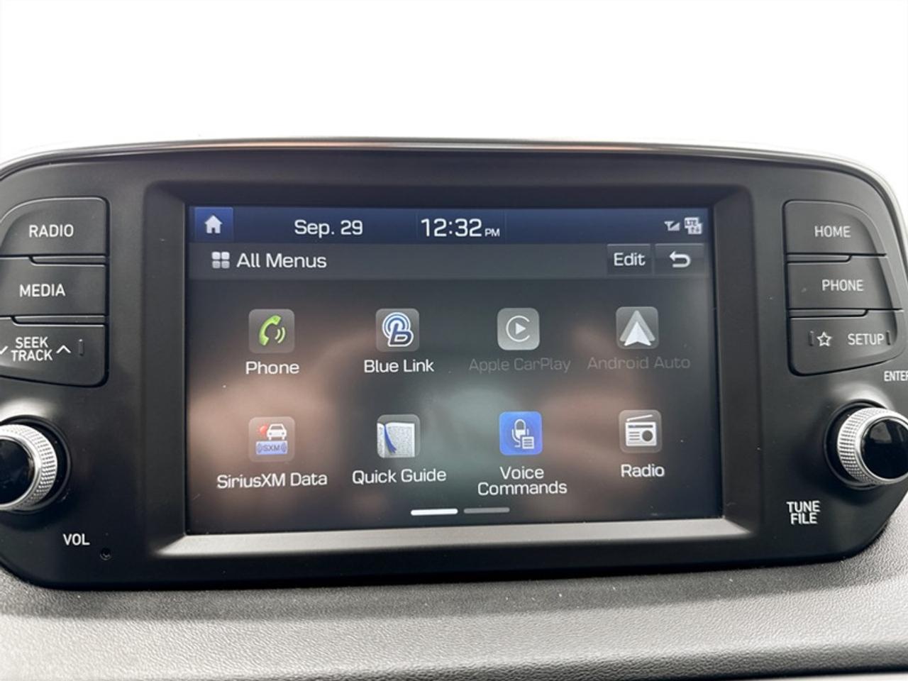 2019 Hyundai Santa Fe Preferred w/Dark Chrome Accent  *LOW KMS* Photo